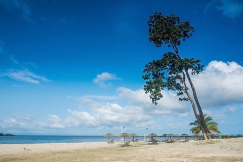 White sand beach before Horacio island