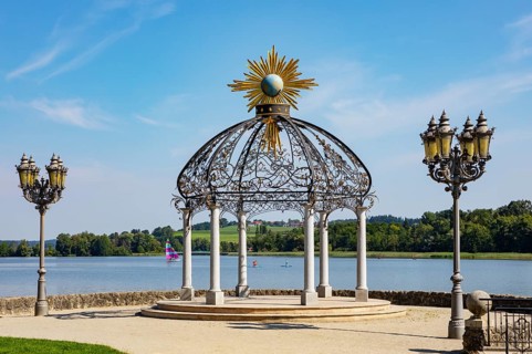 Pavilion on the beach promenade at Waginger See
