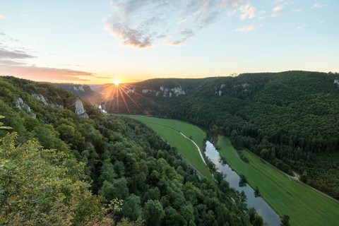 Sunrise seen from the Eichfelsen in the upper Danube valley