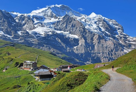 Hiking trail on Kleine Scheidegg in front of the Jungfrau massif