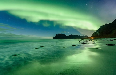 Northern lights at Uttakleiv Beach