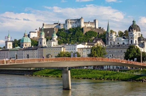 Lovely castles on the Makartsteg above the Salzach