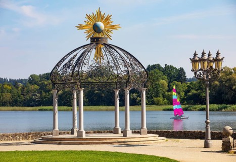 Pavilion on the beach promenade at Waginger See
