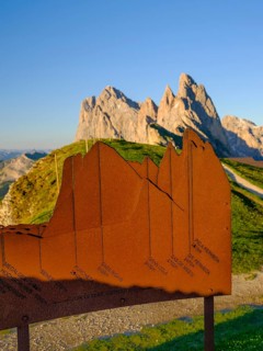 Metal plate with summit explanations