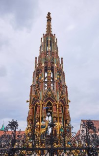 Beautiful fountain (Schoener Brunnen)