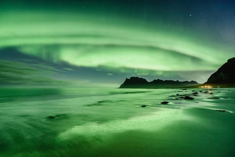 Northern lights at Uttakleiv Beach