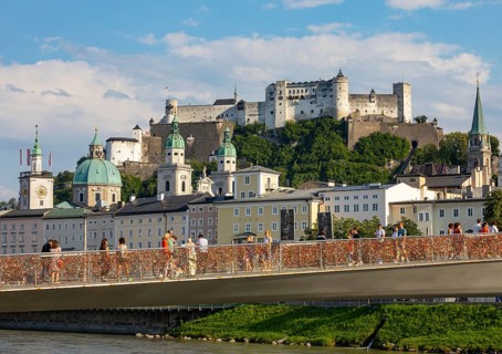 Lovely castles on the Makartsteg above the Salzach