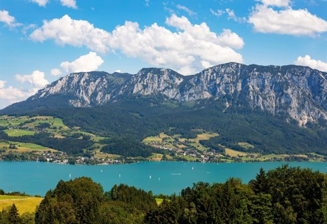 Steinbach am Attersee with Hoellengebirge