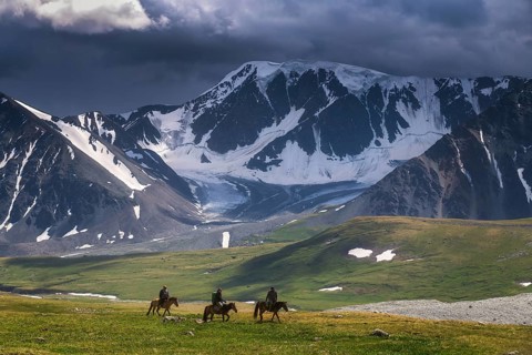 Horse riding tour in Mongolian Altai mountains. Altai 5 bogd mountain