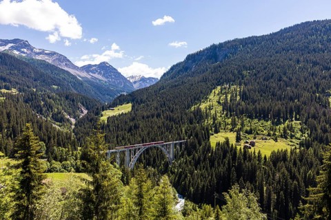 Rhaetian Railway on the Langwieser Viaduct