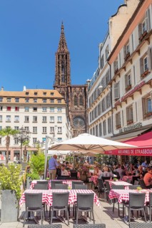 Restaurant at Place Gutenberg with view of the Strasbourg Cathedral