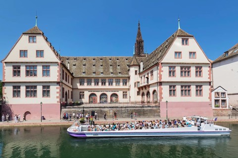 Excursion boats on the Ill in front of the historical museum