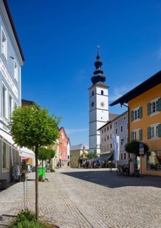 Market place with parish church Sankt Martin