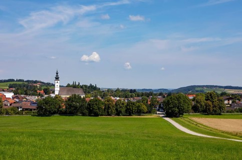 Village view with parish church Sankt Martin