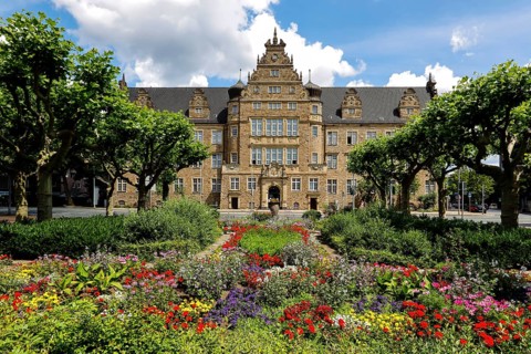 Local court and flowerbeds at Friedensplatz