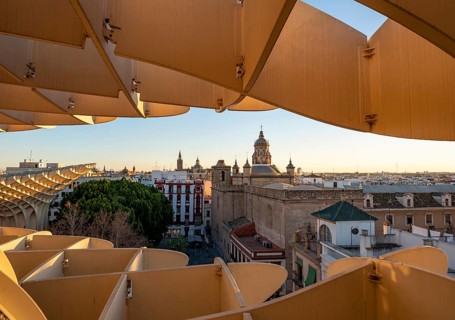 View of Church Iglesia de la Anunciacion and La Giralda