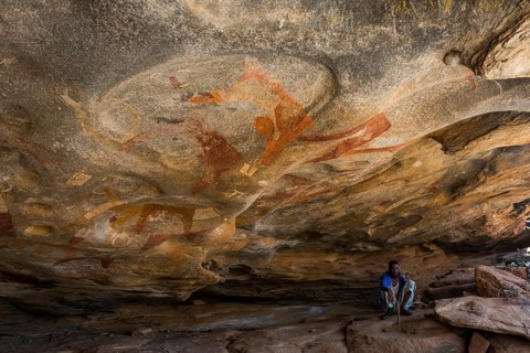 Local guide below cave paintings in Laas Geel caves