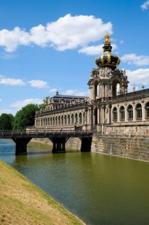 Crown gate with kennel trench and moat bridge