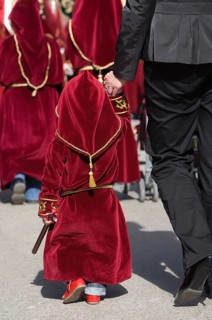 Child in penitential attire in the procession for Holy Week in Baeza