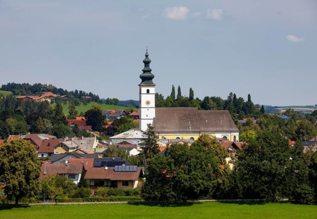 Village view with parish church Sankt Martin