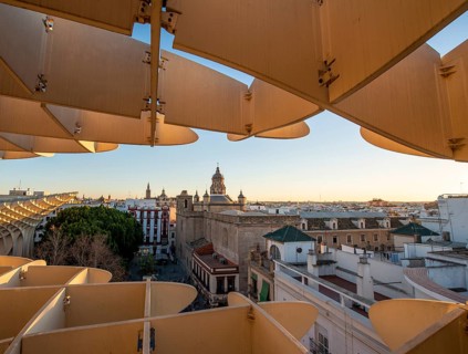 View of Church Iglesia de la Anunciacion and La Giralda