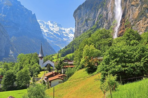 Village view with Staubbach Falls