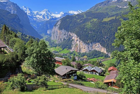 Houses on the edge of the village with Lauterbrunnen Valley and Breithorn