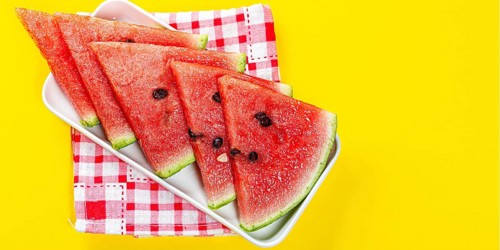 Pieces of watermelon in bowl on color background