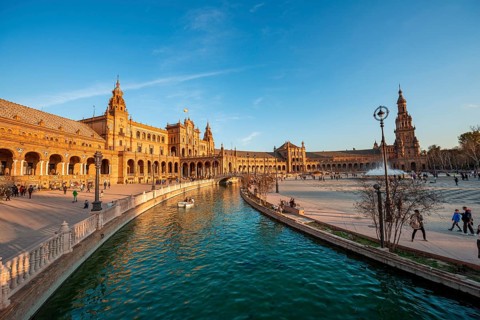 Plaza de Espana in the evening light with canal