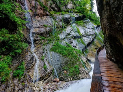Wooden footbridge leads along the Wimbach through the Wimbachklamm
