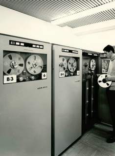 Tape storage device