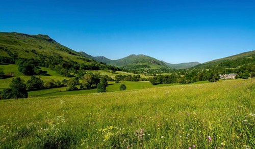 Dienne valley leading to Puy Mary