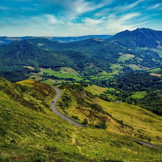 Road connecting the Mandailles valley to Pas de Peyrol