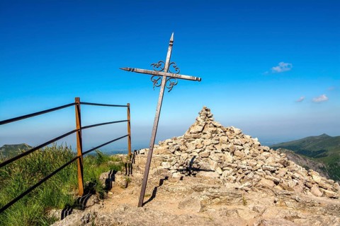 Cross on summit of Puy Mary