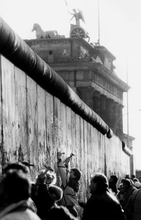 Tourists called wall woodpeckers at the Berlin Mauer and Brandenburg Gate