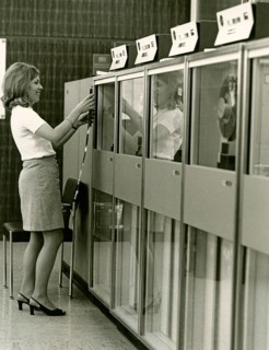 Tape storage device