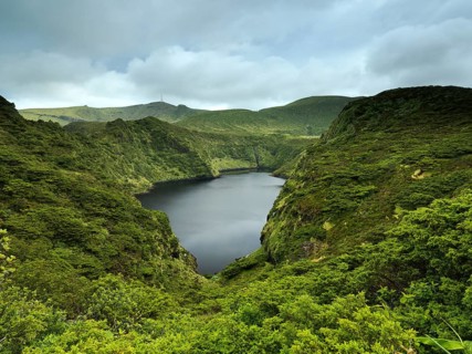 Crater Lake Comprida