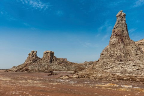 Sandstone formations with salt deposits