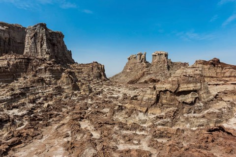 Sandstone formations with salt deposits