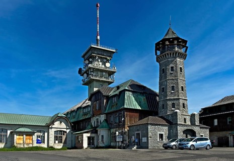 Mountain inn and television and telecommunications tower on the Keilberg