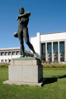 Sculpture discus thrower