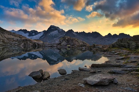 Graetlisee with reflection of the mountains and clouds in the morning light