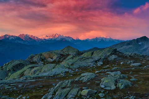 Morning atmosphere in the Grimsel area near Naegelisgraetli