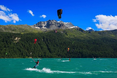 Kitesurfing
