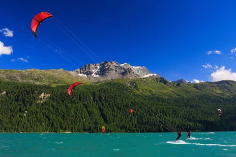 Kitesurfing