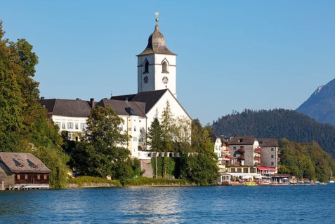 Sankt Wolfgang pilgrimage church with hotel Im Weissen Roessl am Wolfgangsee