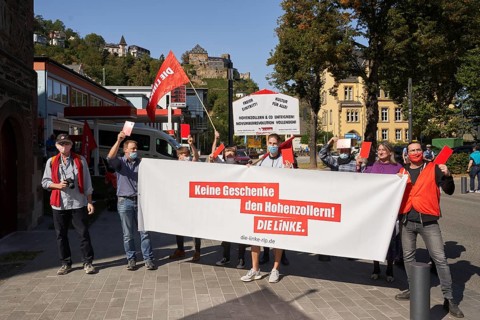 Demonstrators of the party Die Linke during a ceremony to seal the settlement in which the great-great-grandson of Kaiser-Wilhelm II renounces his claims to ownership of Rheinfels Castle. St.Goar