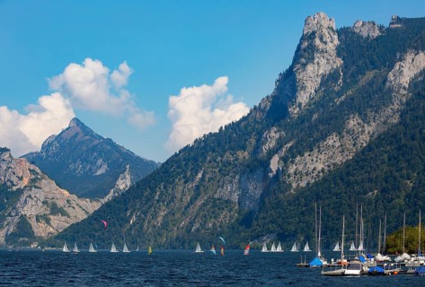 Sailing boats at Lake Lake Traun with Erlakogel