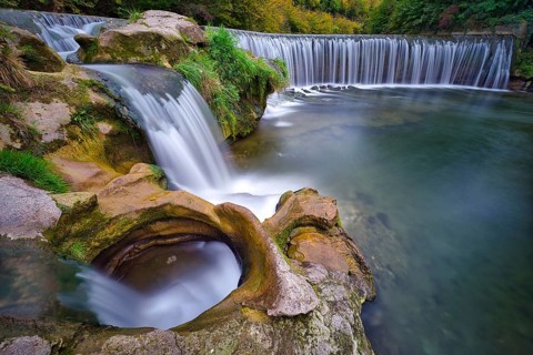 Monkey gorge with waterfall on the river Toess