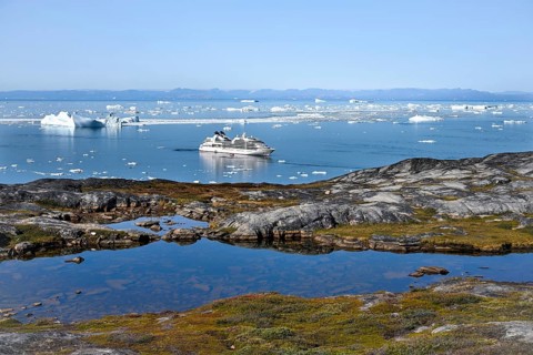 Cruise ship Seabourn Quest in Disko Bay